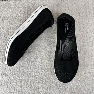 Clarks Shoes Womens 11W Black Breeze Roam Perforated Slip On Casual Comfort Flat